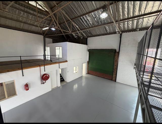 350M² WAREHOUSE TO LET IN HALFWAY HOUSE